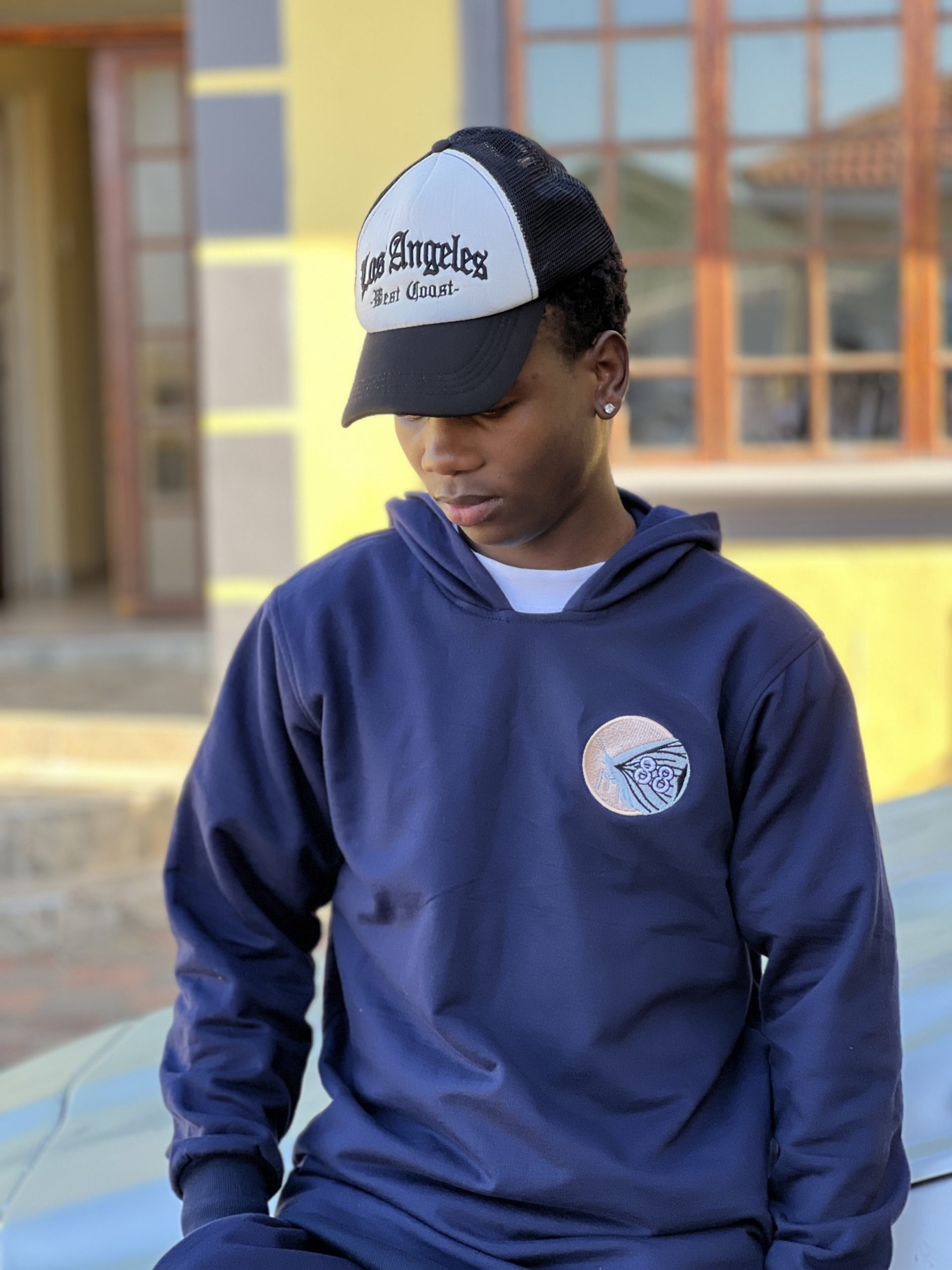 Pocketless hoodie